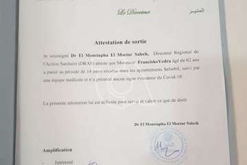 El certificado médico que acredita que no padece el coronavirus y autorizó su salida de la residencia (Foto TA)